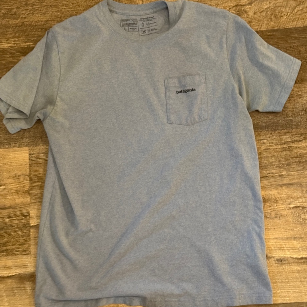 PATAGONIA Men’s Graphic Print Light Heather Blue Short Sleeve Tshirt size Large